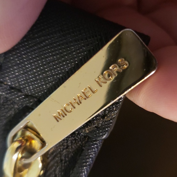 Michael Michael Kors Messenger/Crossbody Bag Selma 9x7.      (#73) - Picture 7 of 13